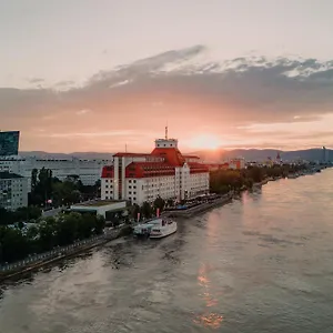 Отель Hilton Waterfront, Вена